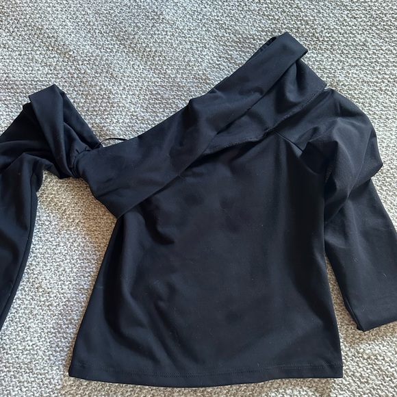 Abercrombie asymmetric off side shoulder top - Picture 2 of 3